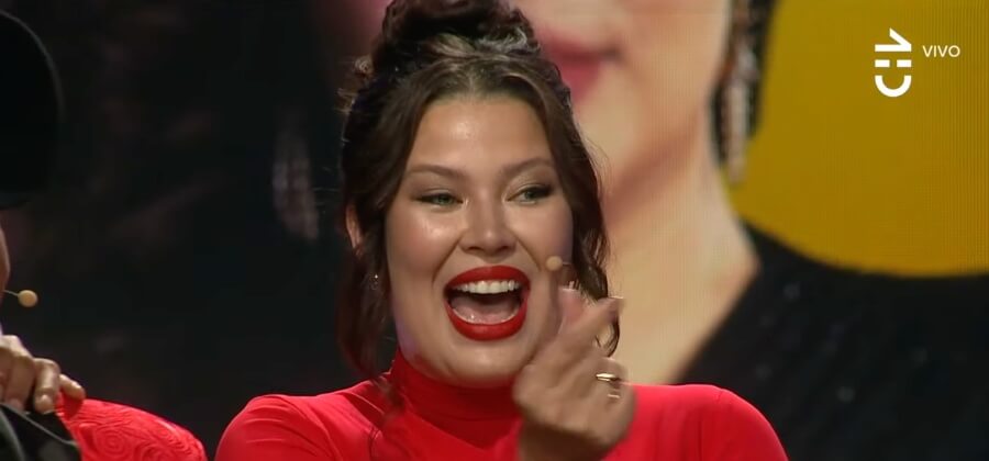 Michelle Carvalho usando vestido rojo como ganadora Gran Hermano 2024